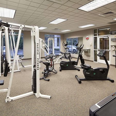 รามาดา บาย วินด์แฮม โอลิมเปีย Hotel ภายนอก รูปภาพ A typical gym
