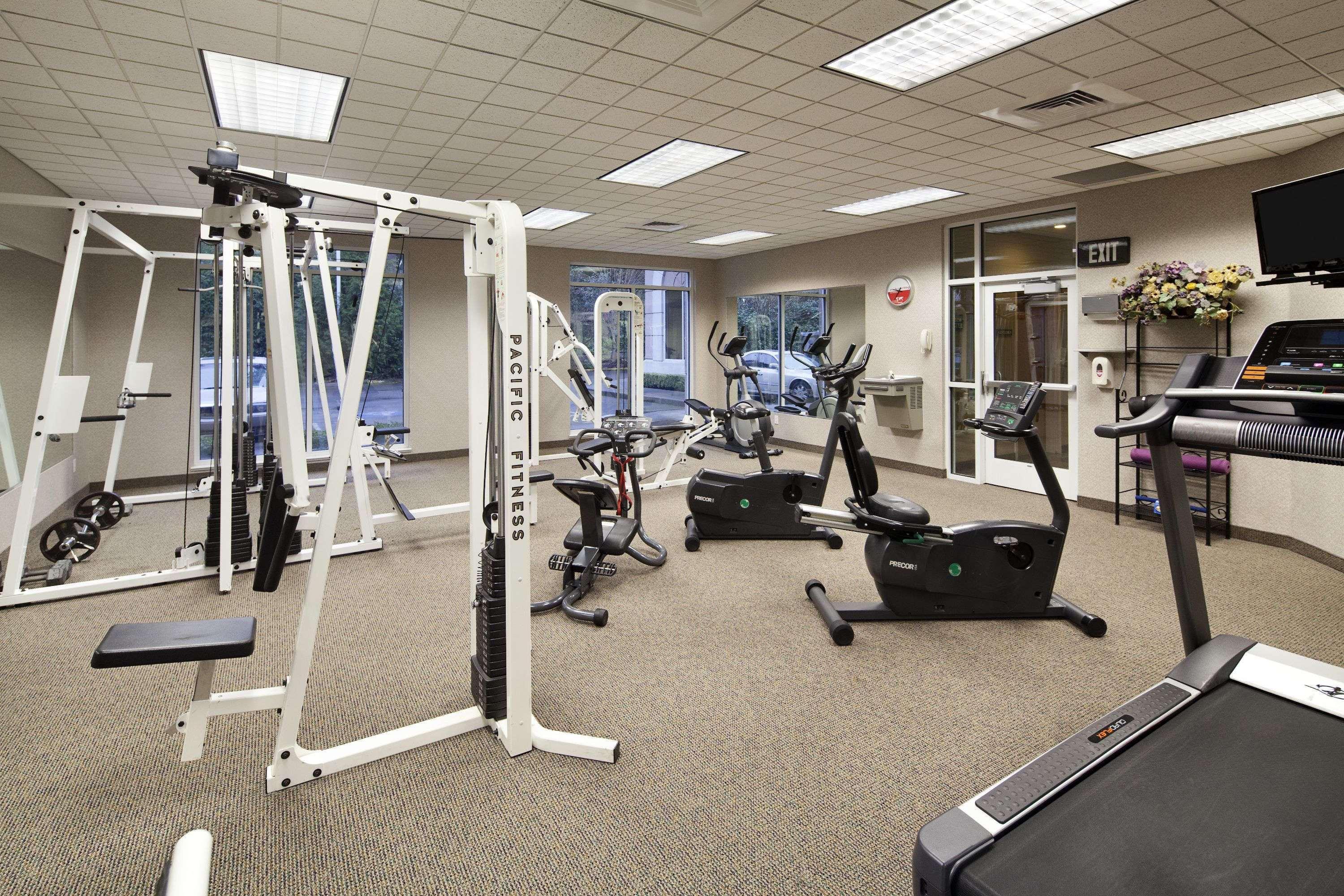 รามาดา บาย วินด์แฮม โอลิมเปีย Hotel ภายนอก รูปภาพ A typical gym