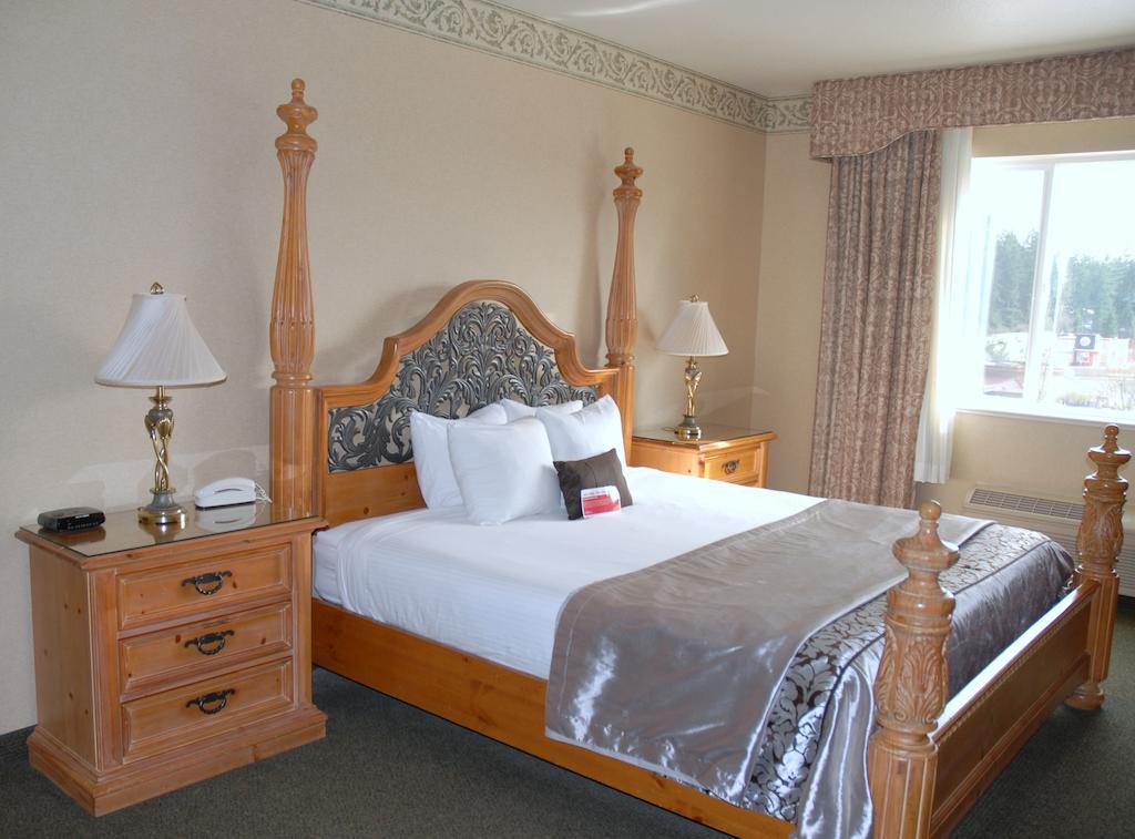 รามาดา บาย วินด์แฮม โอลิมเปีย Hotel ห้อง รูปภาพ A bedroom at the Best Western Premier Hotel at Grand Country