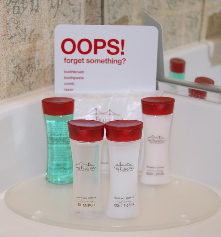รามาดา บาย วินด์แฮม โอลิมเปีย Hotel ภายนอก รูปภาพ The Body Shop toiletries